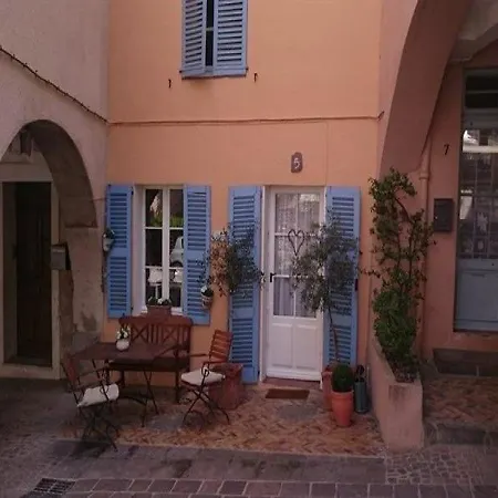 Semesterbostad House Maison De Village Avec Piscine
