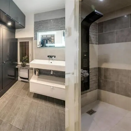 度假居 House Maison De Village Avec Piscine 罗克布伦河畔阿尔让